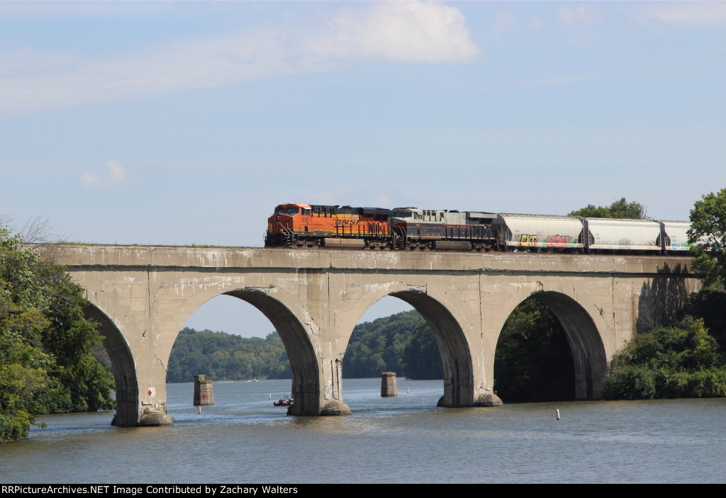BNSF 7875 NS 8101